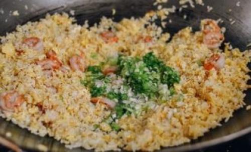 Рис с креветками и чесноком. Как приготовить обжаренные на сковороде креветки с рисом и чесноком