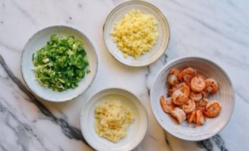 Рис с креветками и чесноком. Как приготовить обжаренные на сковороде креветки с рисом и чесноком