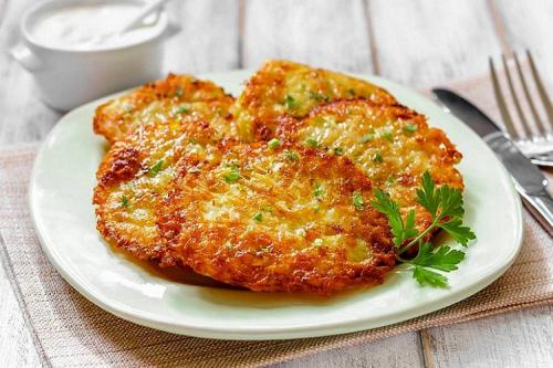 Оладьи из картофельного пюре на кефире. 20 простых рецептов картофельных оладий