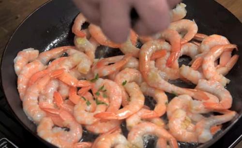 Креветки в сливочно-чесночном соусе. Жареные креветки в сливочно-чесночном соусе