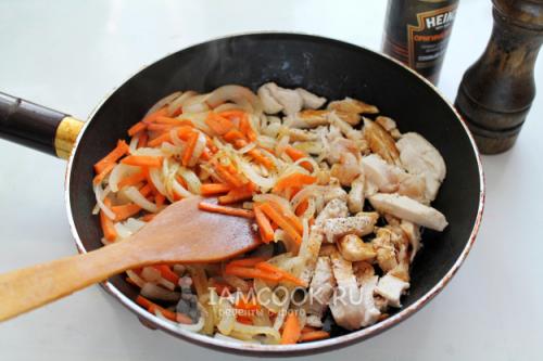 Креветки в сливочном соусе с курицей. Паста с креветками и курицей 03