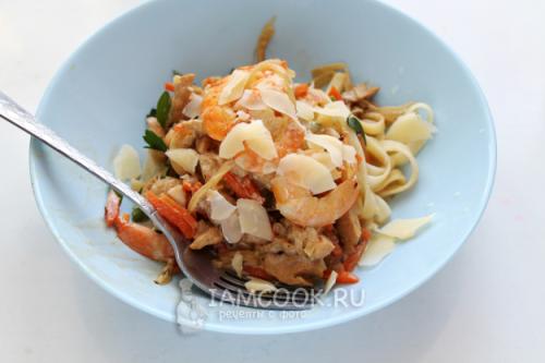 Креветки в сливочном соусе с курицей. Паста с креветками и курицей 09