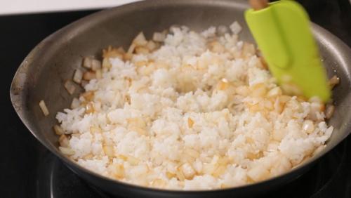 Ризотто в сливочном соусе рецепт. Ризотто с курицей в сливочном соусе. Рецепт в мультиварке, на сковороде без вина