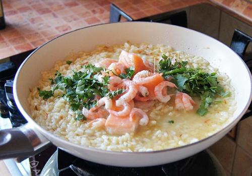 Ризотто с креветками и семгой. Ризотто с креветками, копченой семгой и сыром 04 Ризотто с креветками и семгой. Ризотто с креветками, копченой семгой и сыром 04