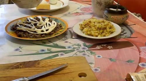 Салат из свиного сердца. Слоеный салат из свиного сердца – очень вкусно!