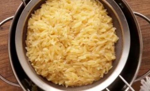 Ризони с креветками в сливочном соусе. Паста Ризони с креветками и фетой