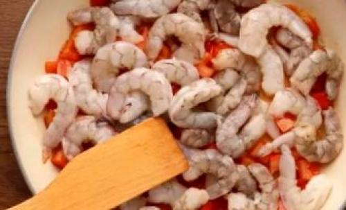 Ризони с креветками в сливочном соусе. Паста Ризони с креветками и фетой