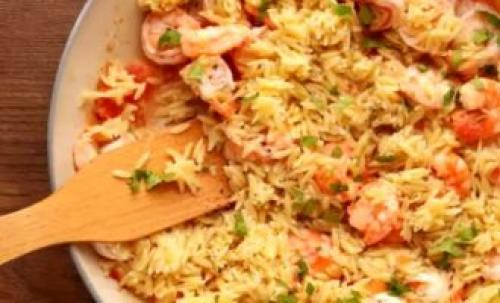 Ризони с креветками в сливочном соусе. Паста Ризони с креветками и фетой