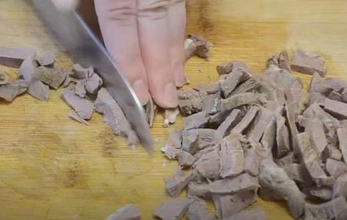 Салат из свиного сердца с горошком. Салаты из свиного сердца — лучшие рецепты с огурцами, маринованным луком, грибами