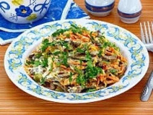 Салат из свиного сердца с горошком. Салаты из свиного сердца — лучшие рецепты с огурцами, маринованным луком, грибами