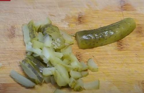 Салат из свиного сердца с горошком. Салаты из свиного сердца — лучшие рецепты с огурцами, маринованным луком, грибами