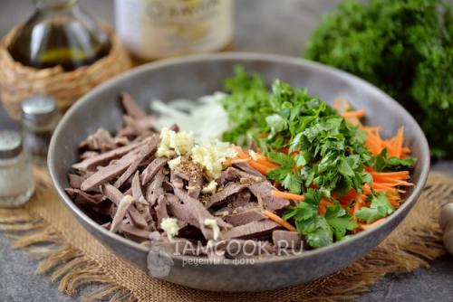 Салаты из свиного сердца. Салат со свиным сердцем, шампиньонами, кукурузой и сладким перцем 04 Салаты из свиного сердца. Салат со свиным сердцем, шампиньонами, кукурузой и сладким перцем 04