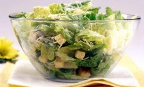 Какие ингредиенты необходимы для приготовления салата Цезарь с копченой курицей и маринованными грибами. Салат «Цезарь» с цыпленком и грибами