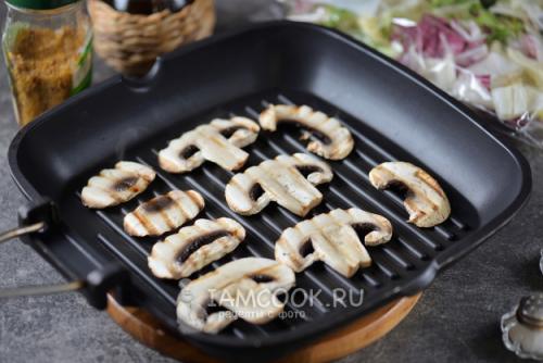 Простой и вкусный салат Цезарь с грибами шампиньонами: пошаговый рецепт 02 Простой и вкусный салат Цезарь с грибами шампиньонами: пошаговый рецепт 02