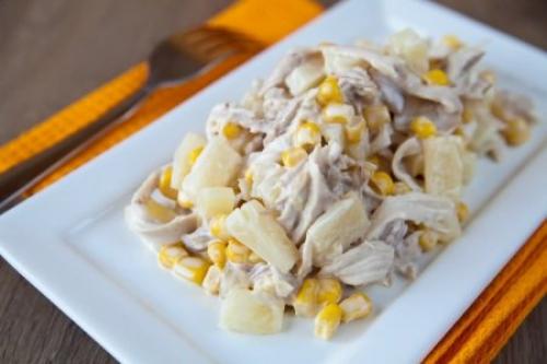 Как правильно приготовить копченую курицу для этого салата. 12 слоеных салатов с копченой курицей для тех, кто любит вкусно поесть