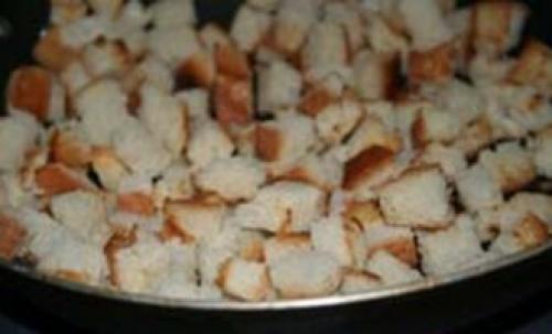 Какие ингредиенты необходимы для приготовления салата Цезарь с копченой курицей и маринованными грибами. Салат «Цезарь» с цыпленком и грибами