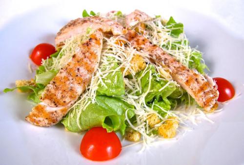 Какие виды сыра лучше всего подходят для салата Цезарь с курицей и грибами. Сыр для салата Цезарь. Какой сыр нужно добавлять в Цезарь