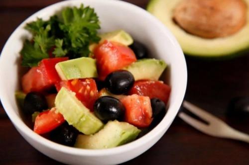 Можно ли добавить другие овощи, например, помидоры или авокадо. 15 шикарных салатов с авокадо и помидорами