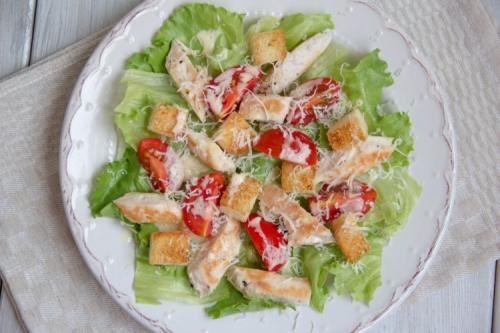 Рецепт салата цезарь с курицей и грибами. Салат Цезарь: 20 отличных рецептов и способов приготовления