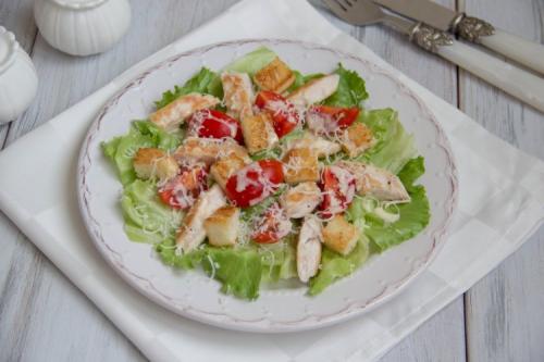 Рецепт салата цезарь с курицей и грибами. Салат Цезарь: 20 отличных рецептов и способов приготовления