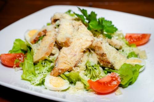 Рецепт салата цезарь с курицей и грибами. Салат Цезарь: 20 отличных рецептов и способов приготовления