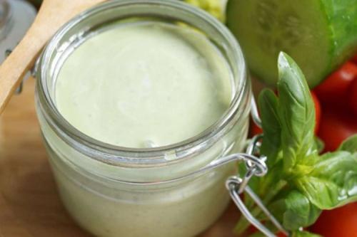 Можно ли приготовить салат Цезарь без яичных желтков. 15 заправок для Цезаря на любой вкус