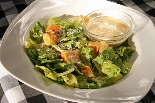 Как правильно приготовить соус для салата Цезарь с грибами и ветчиной. 15 заправок для Цезаря на любой вкус