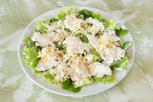 Простой и вкусный салат Цезарь с курицей, сыром и сухариками: пошаговый рецепт 07 Простой и вкусный салат Цезарь с курицей, сыром и сухариками: пошаговый рецепт 07