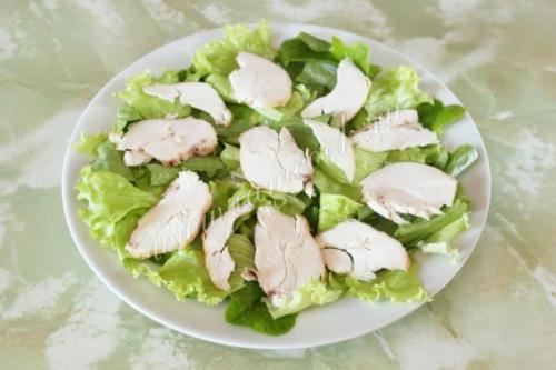 Простой и вкусный салат Цезарь с курицей, сыром и сухариками: пошаговый рецепт 06 Простой и вкусный салат Цезарь с курицей, сыром и сухариками: пошаговый рецепт 06