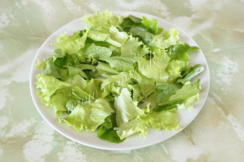 Простой и вкусный салат Цезарь с курицей, сыром и сухариками: пошаговый рецепт 05 Простой и вкусный салат Цезарь с курицей, сыром и сухариками: пошаговый рецепт 05