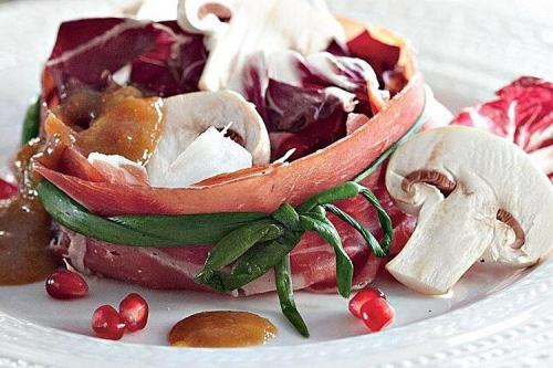 Как подготовить шампиньоны перед добавлением в салат. 20 простых и очень вкусных салатов с шампиньонами