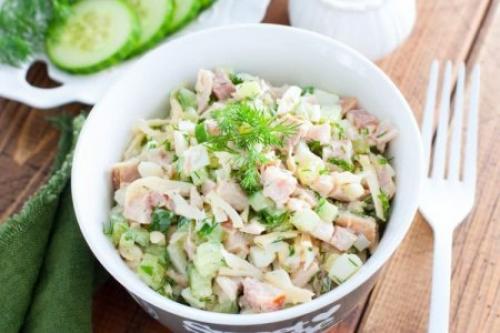 Как подготовить болгарский перец для салата с копченой курицей и кукурузой. 20 оригинальных салатов с копченой курицей и кукурузой