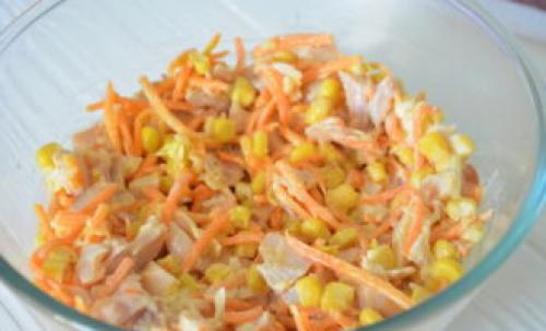 Какие ингредиенты нужны для салата с перцем, кукурузой и копченой курицей. Салат с копченой курицей и кукурузой