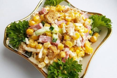 Как подготовить болгарский перец для салата с копченой курицей и кукурузой. 20 оригинальных салатов с копченой курицей и кукурузой