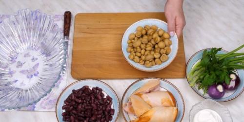 Как хранить приготовленный салат с копченой курицей и сыром. Салаты с копченой курицей — 7 вкусных и простых рецептов