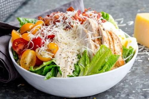 Оригинальные салаты из курицы. 20 салатов с куриной грудкой, которые оценит любая хозяйка
