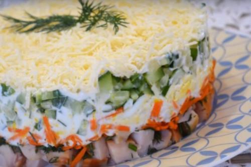 Можно ли приготовить салат с перцем, кукурузой и копченой курицей заранее. 20 быстрых салатов с копченой курицей и корейской морковью