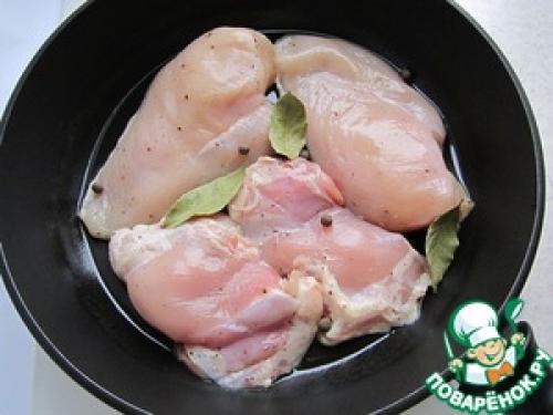 Как лучше нарезать курицу для салата. Куриное мясо для салатов