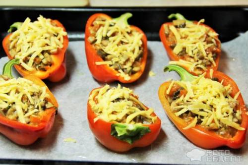 Как лучше всего сочетать копченую курицу с болгарским перцем и сыром. Рецепт: Курица в перце - с копченой курицей и грибами