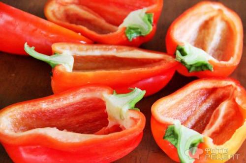 Как лучше всего сочетать копченую курицу с болгарским перцем и сыром. Рецепт: Курица в перце - с копченой курицей и грибами