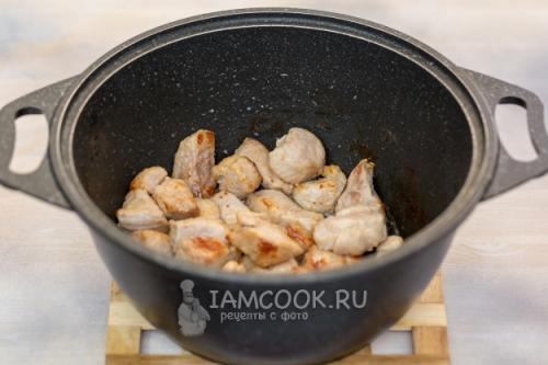 Свинина с тыквой и гречкой в сковороде. Свинина с гречкой и овощами 01