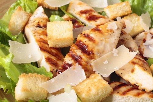 Какие виды сыра лучше всего подходят для салата с копченой курицей и перцем. 20 салатов с курицей и сыром, которые украсят любой стол