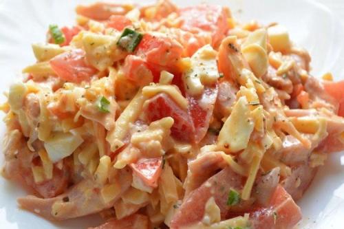 Какие виды сыра лучше всего подходят для салата с копченой курицей и перцем. 20 салатов с курицей и сыром, которые украсят любой стол