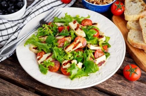 Какой сыр лучше всего использовать в салате с курицей и овощами. 20 рецептов самых вкусных салатов с сыром