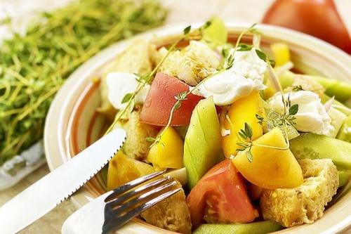 Какой сыр лучше всего использовать в салате с курицей и овощами. 20 рецептов самых вкусных салатов с сыром