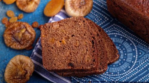 Ржаной хлеб на закваске с черносливом. Ржаной заварной хлеб на закваске с сухофруктами