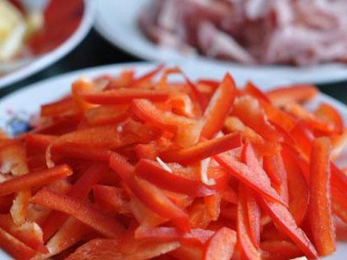 Вкусный салат с перцем, помидорами, сыром и яйцом: простой рецепт 12 Вкусный салат с перцем, помидорами, сыром и яйцом: простой рецепт 12