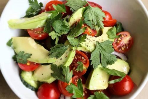 Можно ли приготовить салат с перцем, помидорами, сыром и яйцом без яиц или сыра. 20 оригинальных салатов с помидорами черри