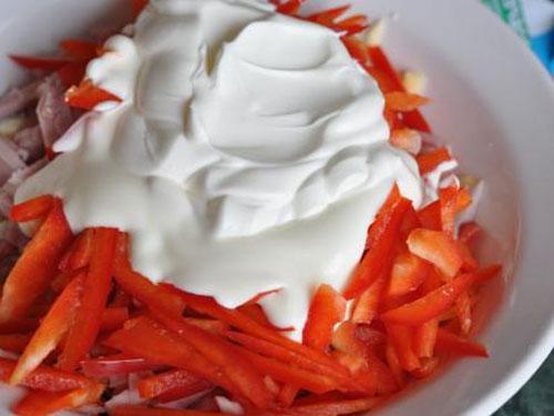 Вкусный салат с перцем, помидорами, сыром и яйцом: простой рецепт 14 Вкусный салат с перцем, помидорами, сыром и яйцом: простой рецепт 14