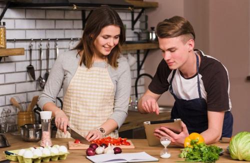 Можно ли добавить в салат другие овощи, и какие из них будут наиболее подходящими. 11 ошибок в приготовлении салатов и продукты, которые нельзя в них сочетать
